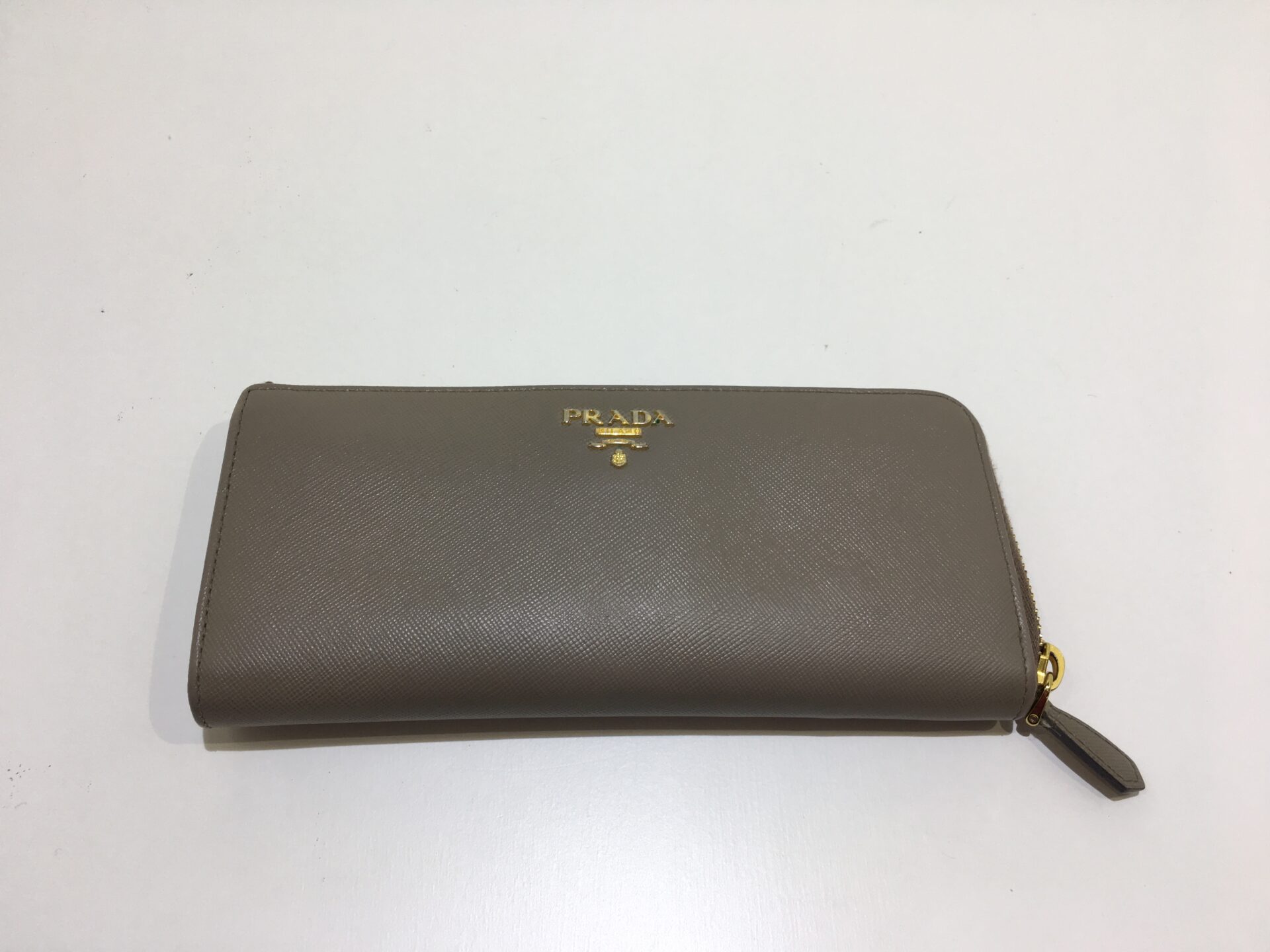 PRADA 長財布 pomice 硬い グレージュ
