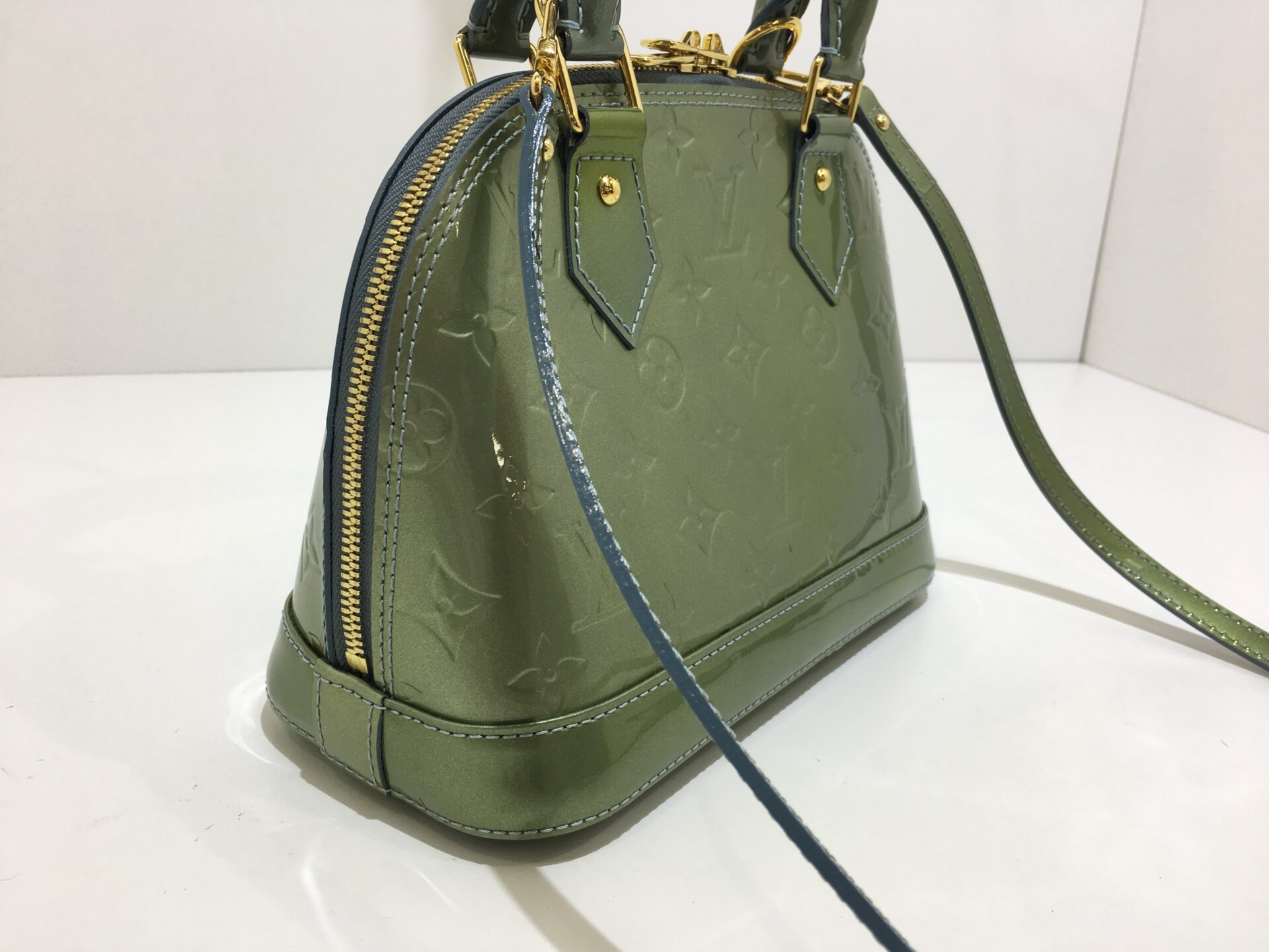 LOUISVUITTON 忍ばせる ルイヴィトン アルマ ハンドバッグ モノグラム 